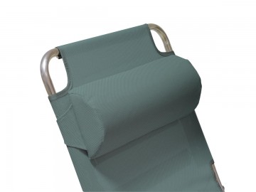 POGGIATESTA  Disponibile in 3 diverse dimensioni a seconda del modello. Le imbottiture sono realizzate con tessuti tecnici removibili e lavabili, e con sapienti accorgimenti per drenare l&rsquo;acqua e asciugare in tempi rapidi.